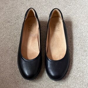 Naturalizer Black Leather Flats